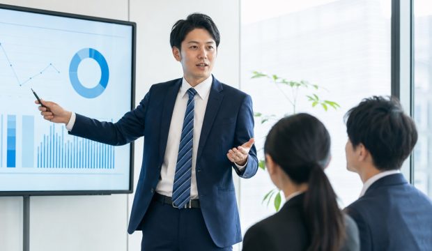 データを活用して提案する営業スキル研修のイメージ